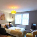 Apartamento Private George Hudson Court Close To Walls