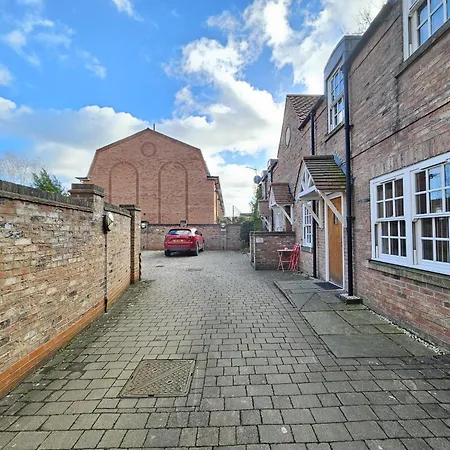 George Hudson Court Апартаменты *