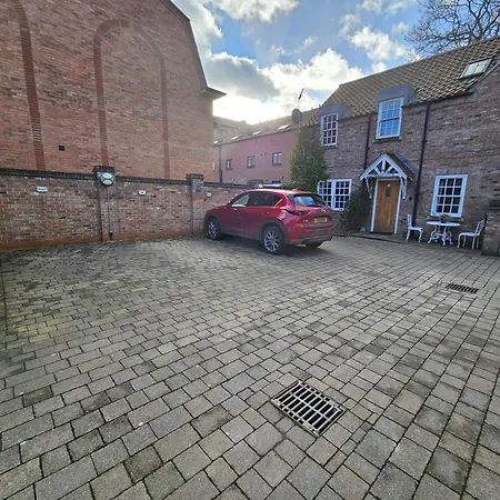 George Hudson Court Апартаменты *