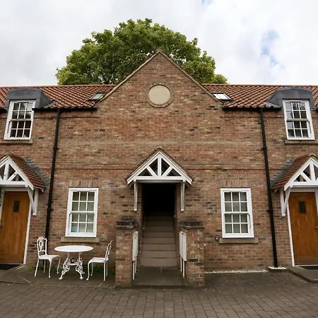 Апартаменты George Hudson Court *