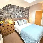 Private George Hudson Court Close To Walls * York