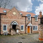 Private George Hudson Court Close To Walls Apartman *
