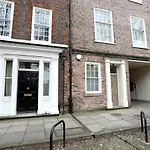 Private George Hudson Court Close To Walls * York