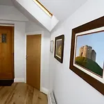 Private George Hudson Court Close To Walls * York