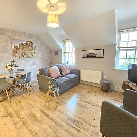 George Hudson Court Apartments Apartment *