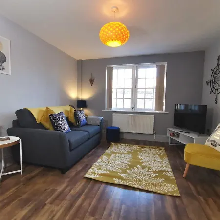 Private George Hudson Court Apartments Close To City Walls *