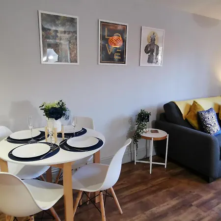 Private George Hudson Court Apartments Close To City Walls York
