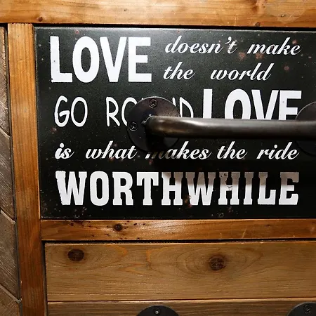 Apartment George Hudson Court Apartments