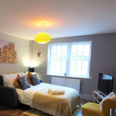 Apartman Private George Hudson Court Close To Walls