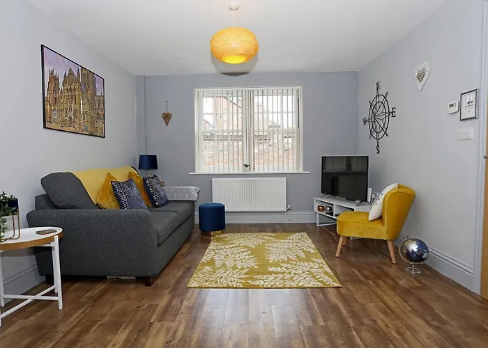 George Hudson Court Apartments *