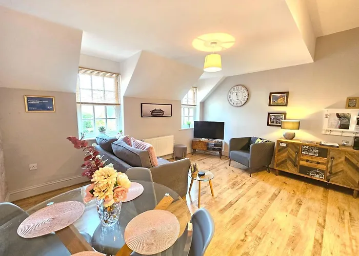 George Hudson Court Apartments *