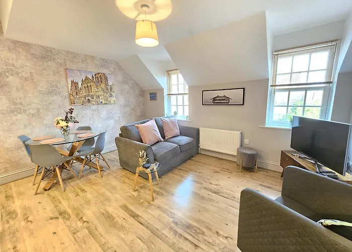 Private George Hudson Court Apartments Close To City Walls Apartment *