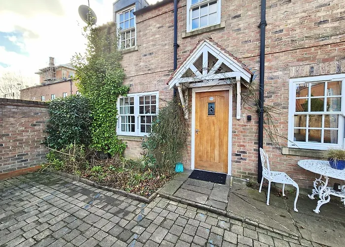 Apartment George Hudson Court Apartments