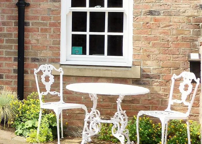 Private George Hudson Court Apartments Close To City Walls York