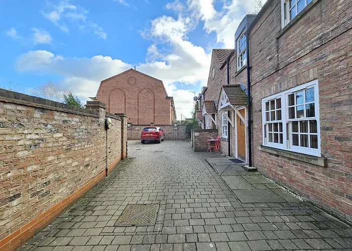 Private George Hudson Court Apartments Close To City Walls Apartment *