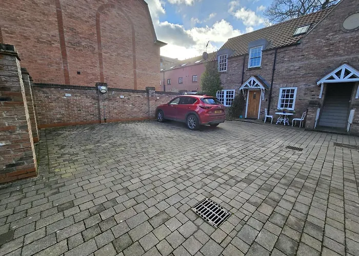 Private George Hudson Court Apartments Close To City Walls Apartment *