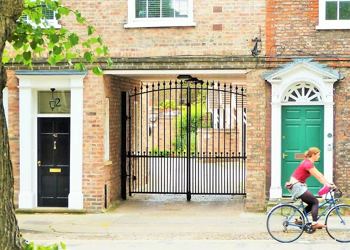 George Hudson Court Apartments Apartment *