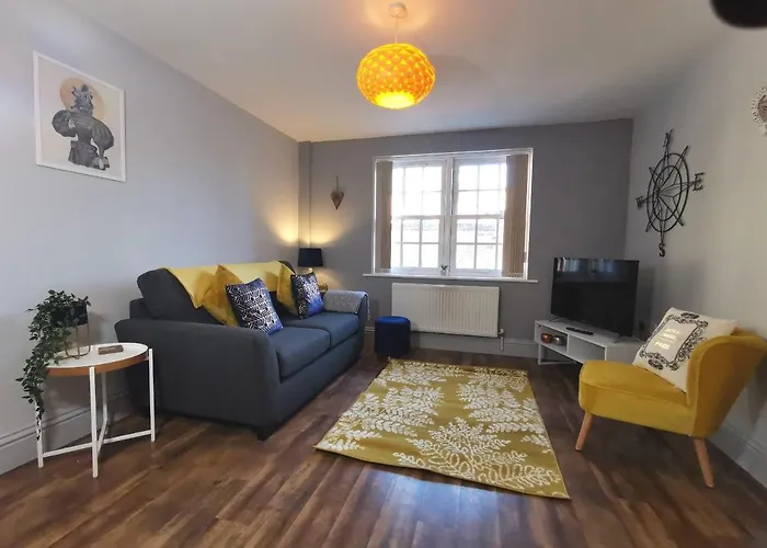 George Hudson Court Apartments *