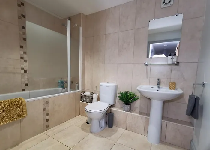 Apartment Private George Hudson Court Apartments Close To City Walls *