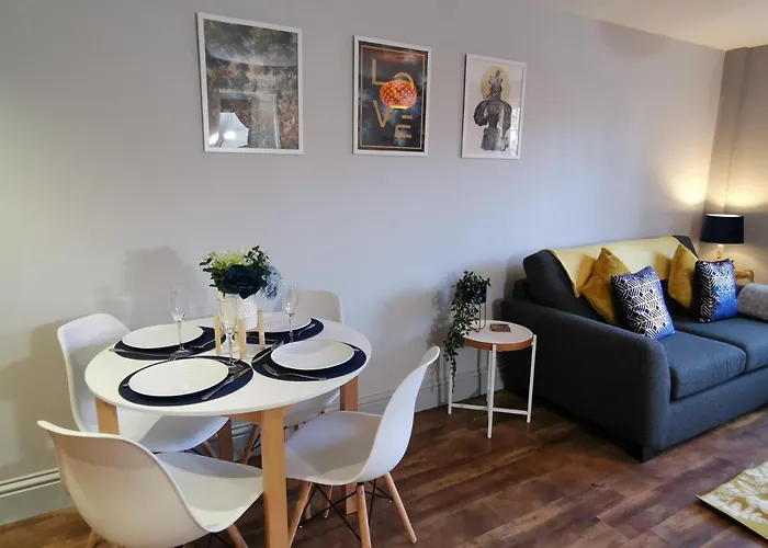 Private George Hudson Court Apartments Close To City Walls York