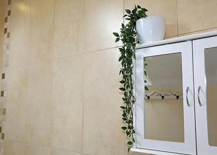 Apartment Private George Hudson Court Apartments Close To City Walls *