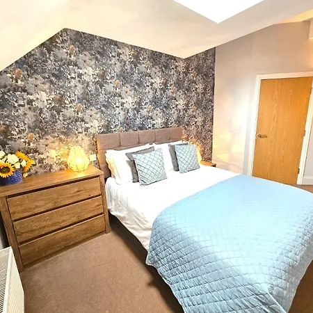 Private George Hudson Court Close To Walls * York