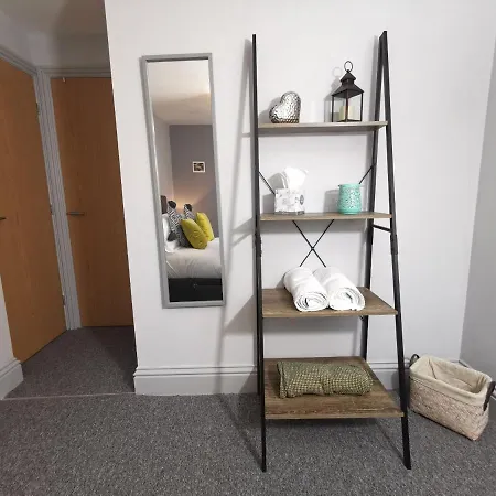 Private George Hudson Court Close To Walls * York